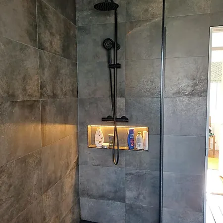 2 Bedroom House 아파트