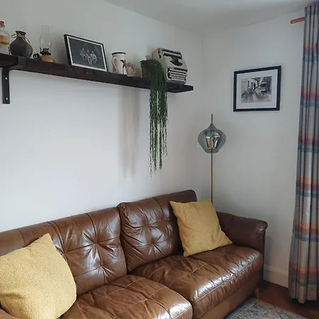 2 Bedroom House *
